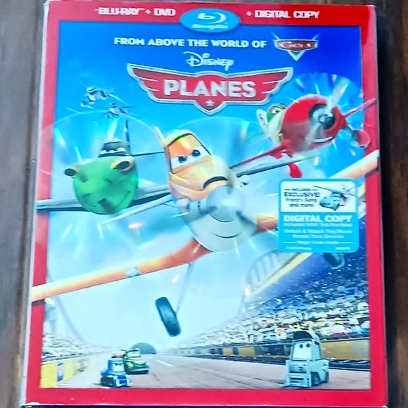 Walt Disney's PLANES on BLU-RAY + DVD - Picture 1 of 2